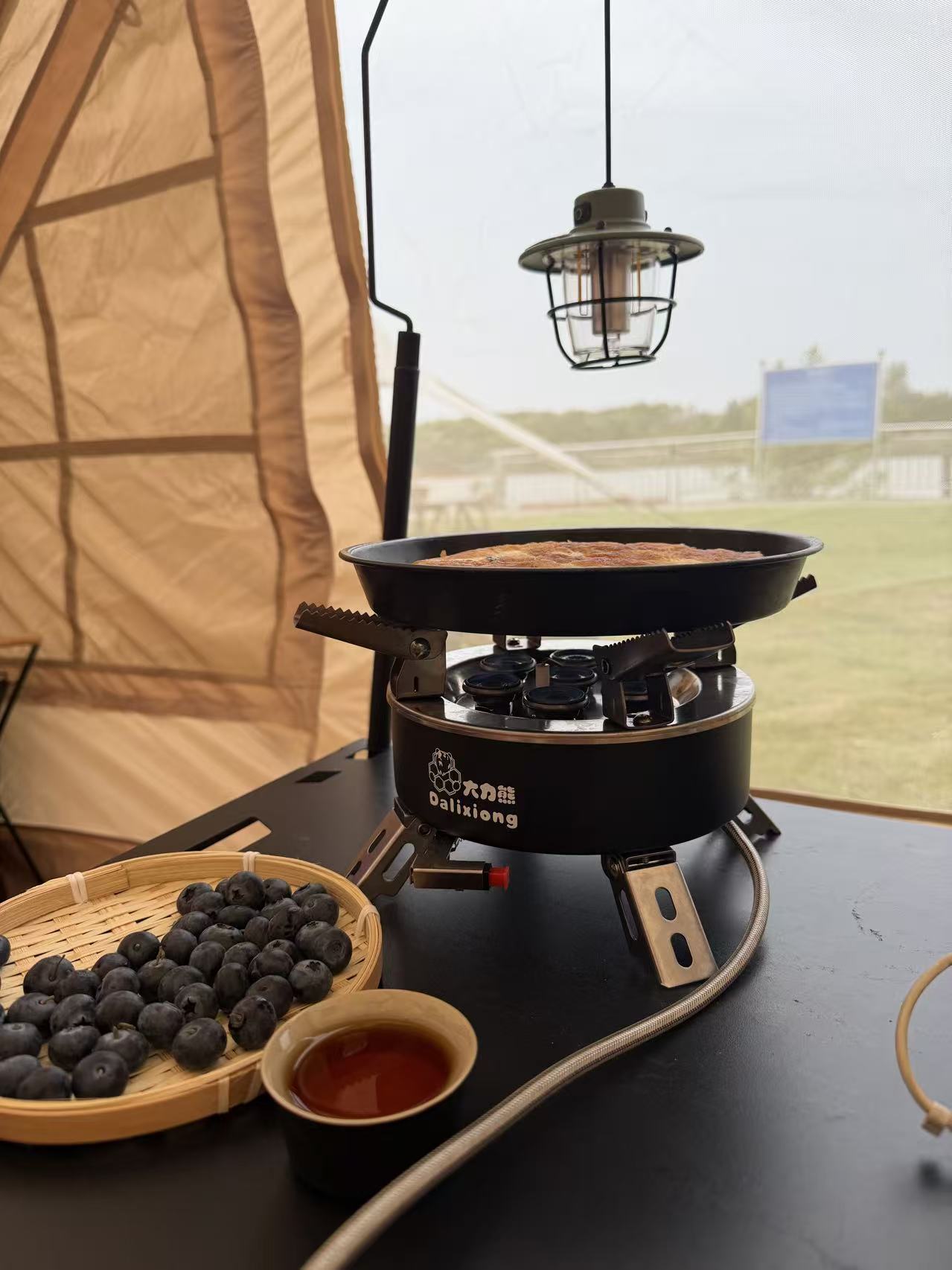 露营餐饮：咖啡、茶点与夜间营地